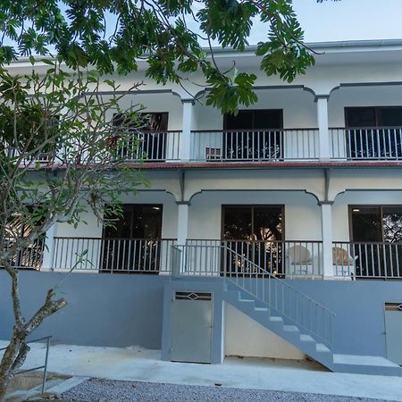 E&E Self Catering Hotel Бо Валон Екстериор снимка