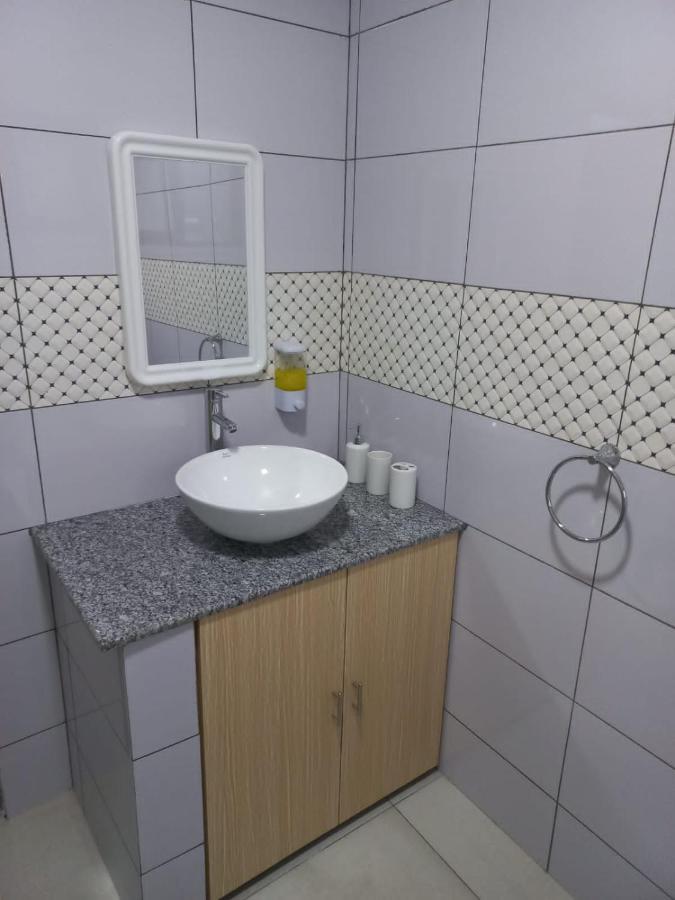 E&E Self Catering Hotel Бо Валон Екстериор снимка