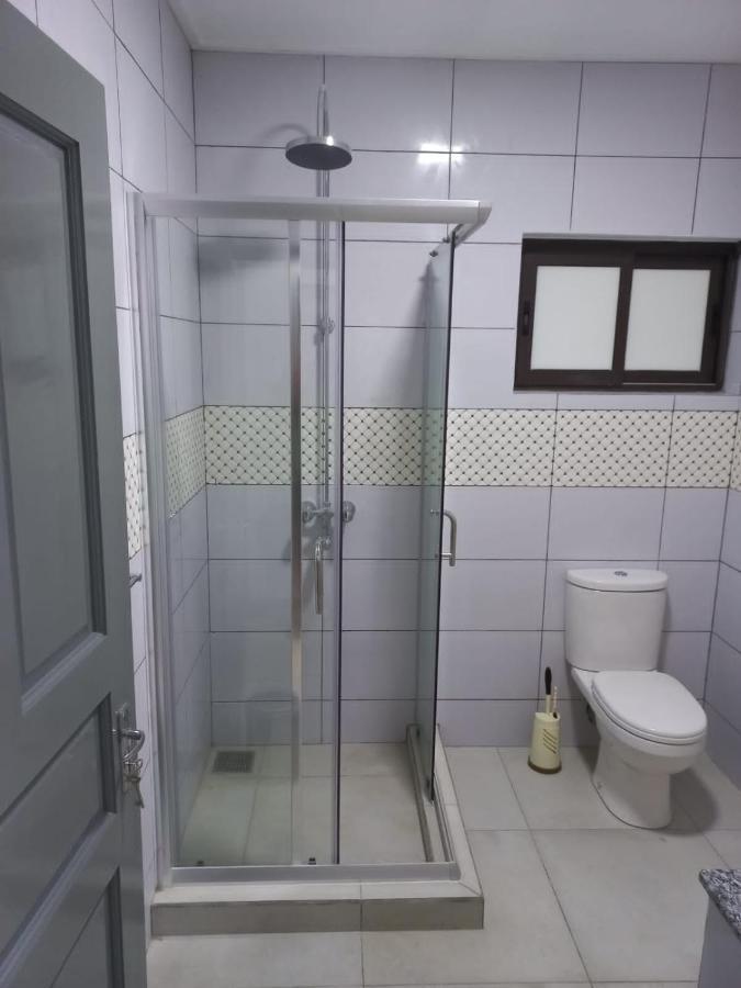 E&E Self Catering Hotel Бо Валон Екстериор снимка