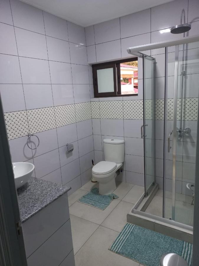 E&E Self Catering Hotel Бо Валон Екстериор снимка