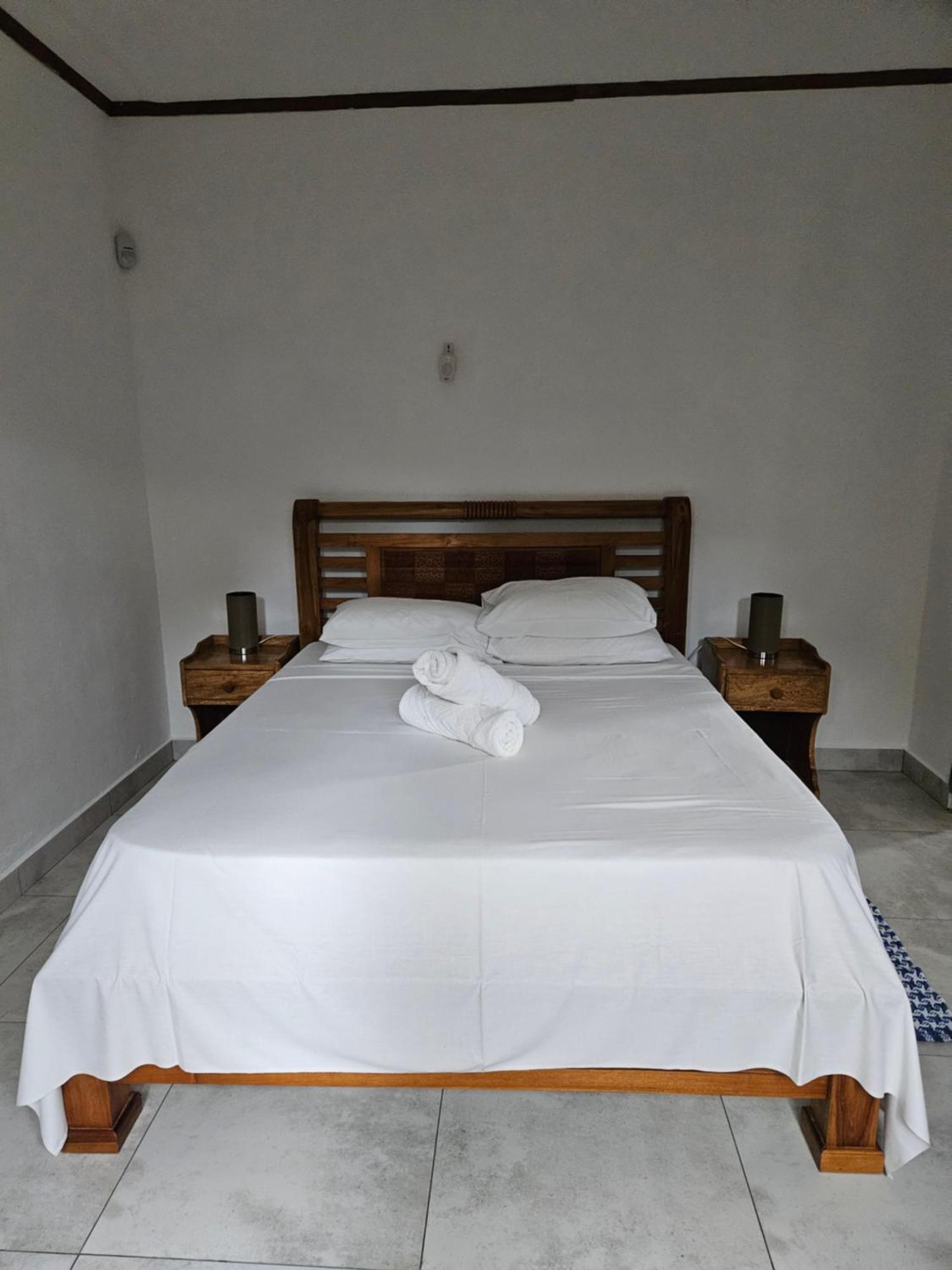 E&E Self Catering Hotel Бо Валон Екстериор снимка
