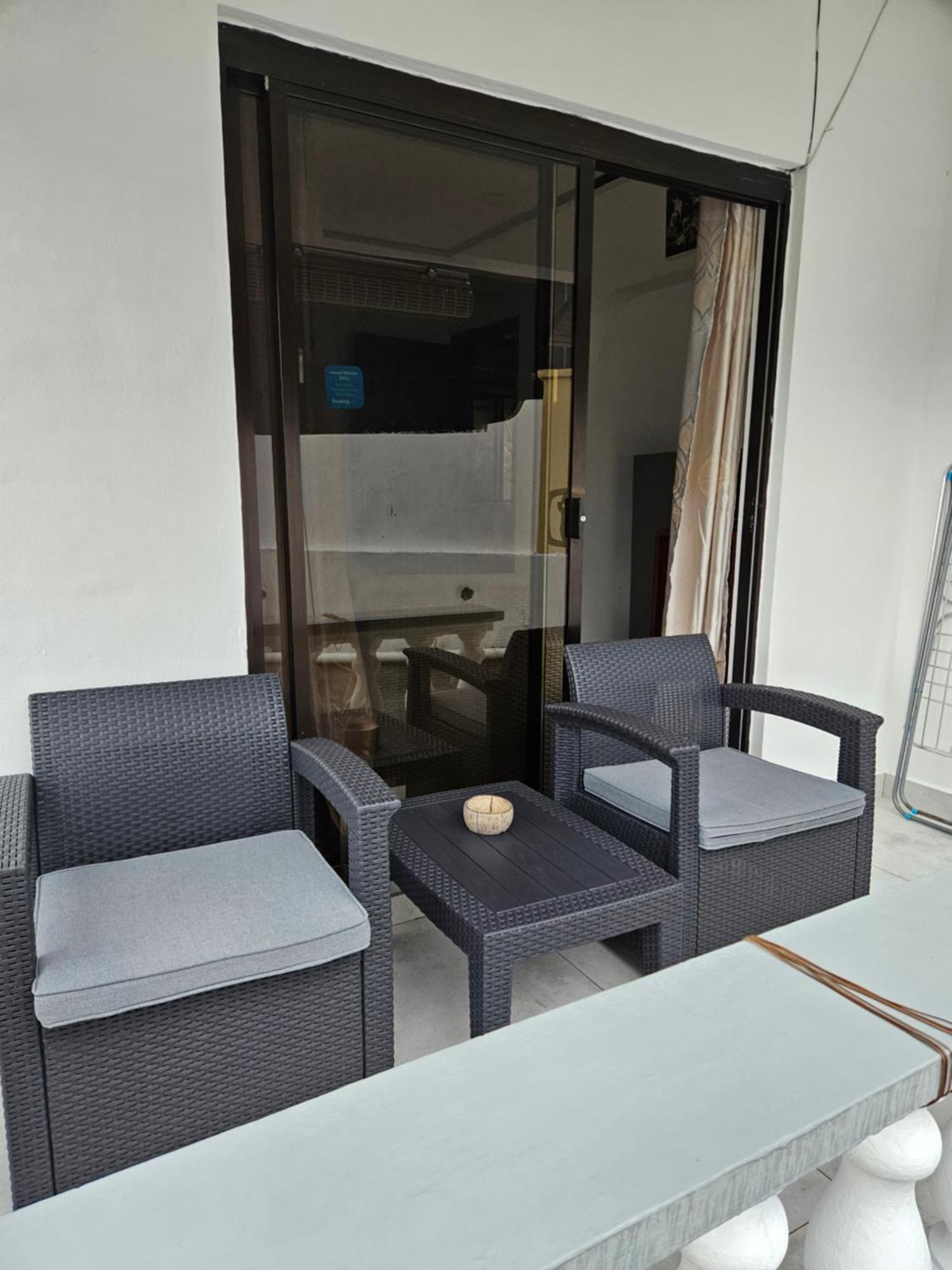 E&E Self Catering Hotel Бо Валон Екстериор снимка