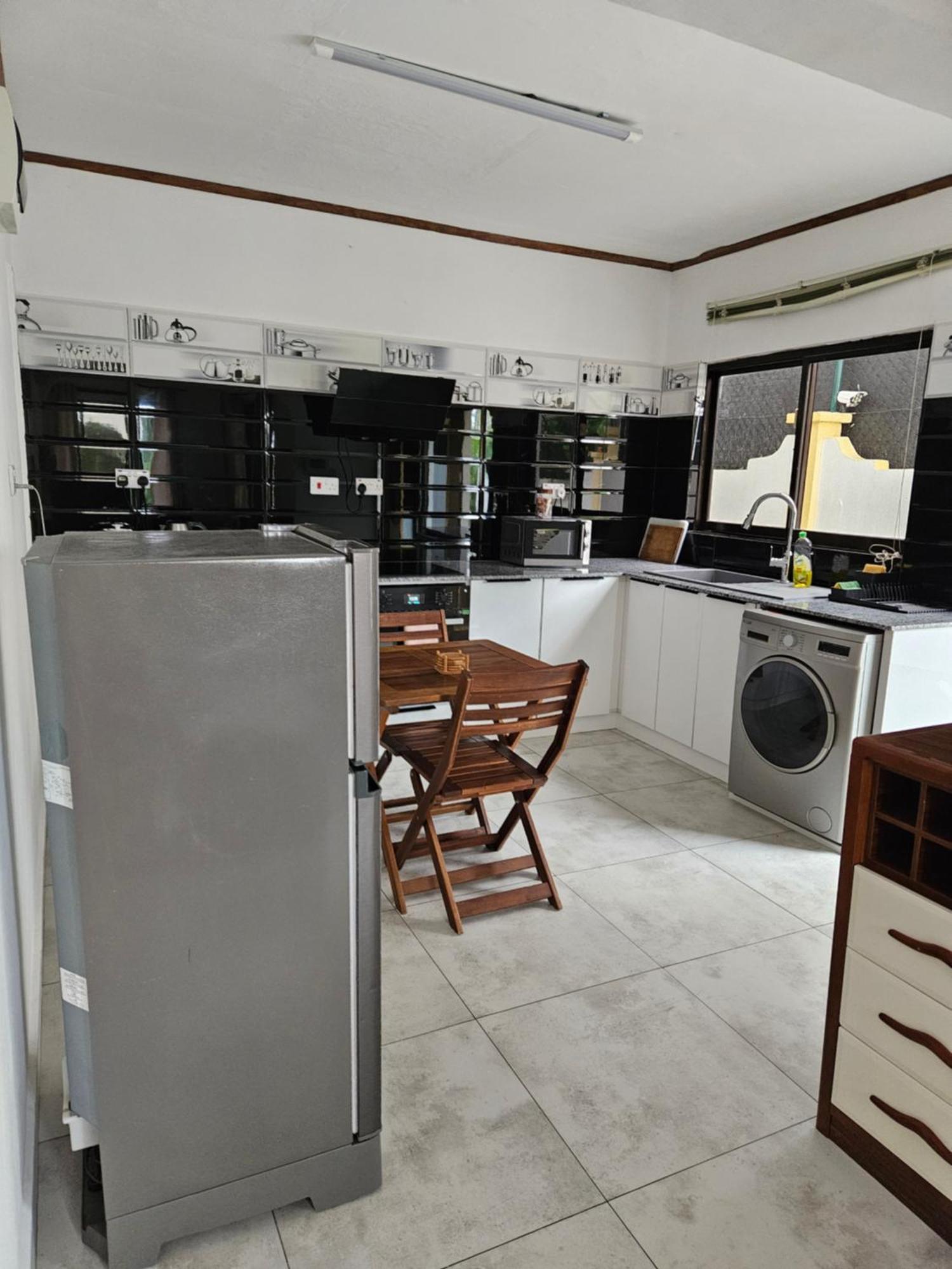 E&E Self Catering Hotel Бо Валон Екстериор снимка