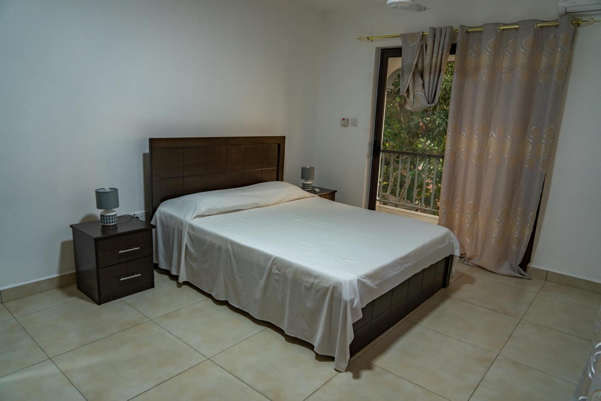 E&E Self Catering Hotel Бо Валон Екстериор снимка